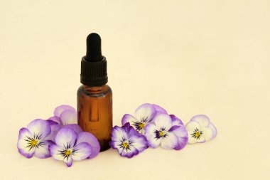 Doğal bitkisel ilaçlar için mor nonoş özü ve kenevir kağıdı. Stres, endişe, uykusuzluk giderici ilaçlar. Sakinleştirici ve sakinleştirici. Bahçıvanların Yolu çeşitliliği.