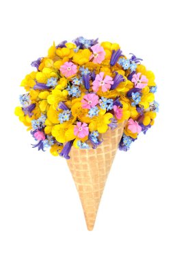Bahar çiçekli dondurma, beyaz üzerine kornet. Garip gerçeküstü tuhaf tasarım. Logo için çiçek desenli sanat kompozisyonu, tebrik kartı..