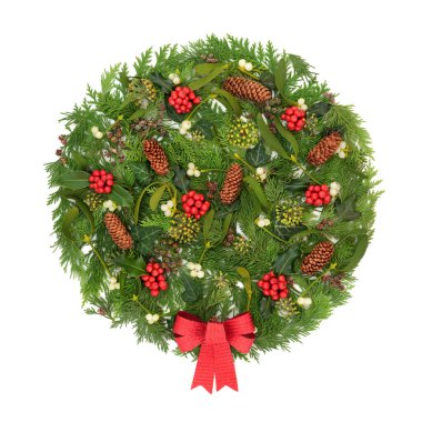 Noel kış meyvesi, ökseotu, sarmaşık, sedir köknarı, çam kozalağı, kırmızı yay, yuvarlak şekilli daire süslemesi. Doğa florası yeşil logo wicca, pagan, Druid festival tasarımı.