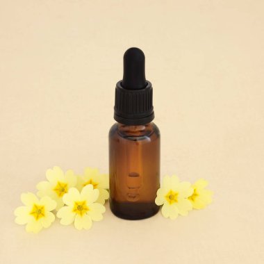 Bitkisel ilaçlar için çiçek özü kenevir kağıdı arka planında kahverengi cam damlalar. Stres, endişe ve uykusuzluk azalıyor. Sakinleştirici ve sakinleştirici..