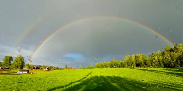Wunderschöner Kompletter Regenbogen Schweden Stockbild