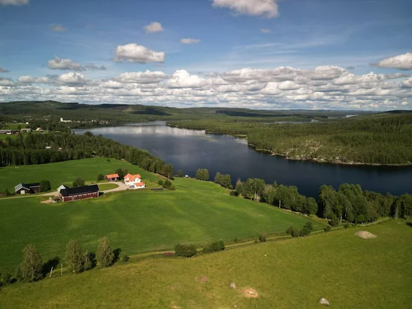 Fliegenbild Des Schwedensees Jamtland Einem Sonnigen Tag lizenzfreie Stockfotos