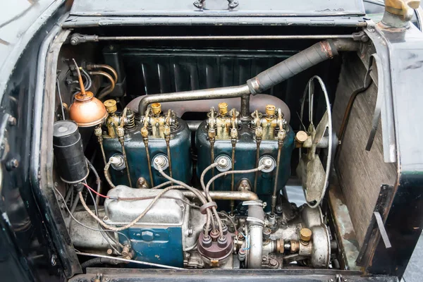 博物館の古い車のエンジン — ストック写真