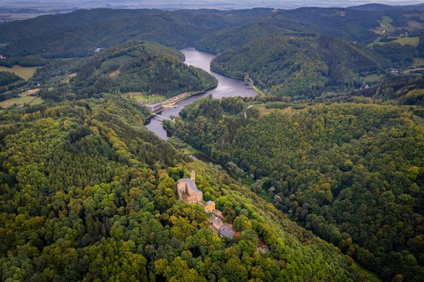 Schloss Grodno Und Bystrzyckie See Niederschlesien Sowie Gebirge Zagorze Slaskie — Stockfoto