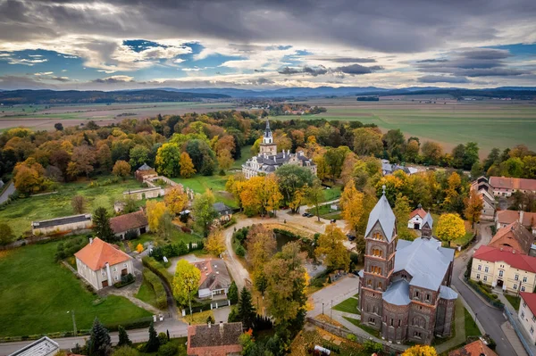 Roztoka Castle Autumn Colors Нижняя Силезия Польша — стоковое фото
