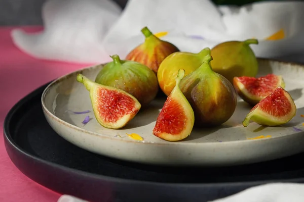 Figs Fruits Placed Small Plate Table Tablecloth Sunshine — ストック写真