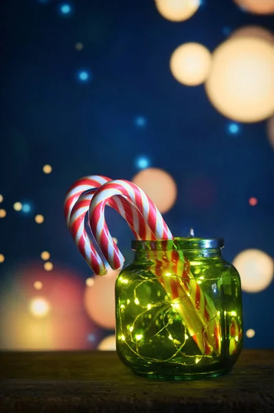 성탄절 캔디와 전광석화를 곁들인 올드자르기 — 스톡 사진