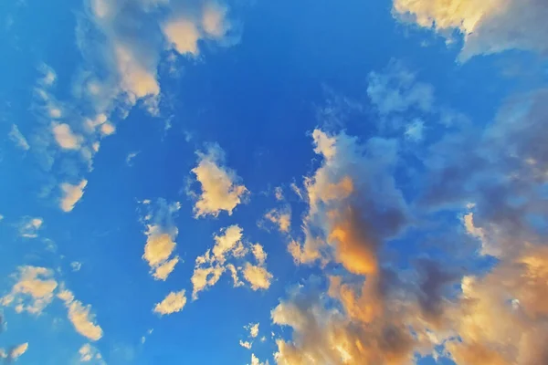 Драматическое Небо Цветными Облаками Солнца — стоковое фото