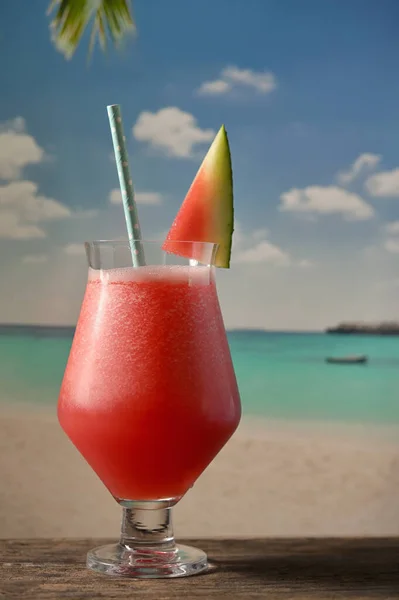 Glass Freshly Squeezed Fresh Watermelon Juice Beach — Zdjęcie stockowe