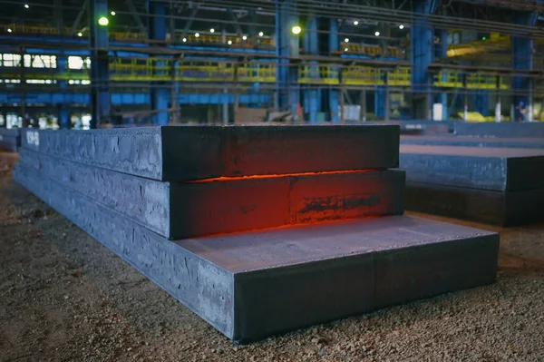 Sıcak Çelik Levha Veya Çelik Fabrikasındaki Levhalar - Stok İmaj