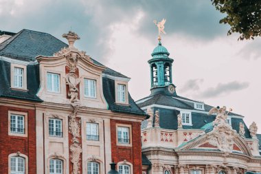 Munster Schloss, şimdi üniversiteye ev sahipliği yapıyor. Almanya 'da Mimarlık ve Eğitim