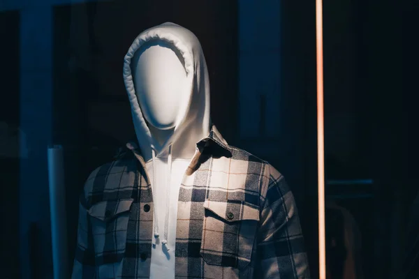Erkek Mankeni Olan Bir Mağaza Alışveriş Moda Endüstrisi — Stok fotoğraf