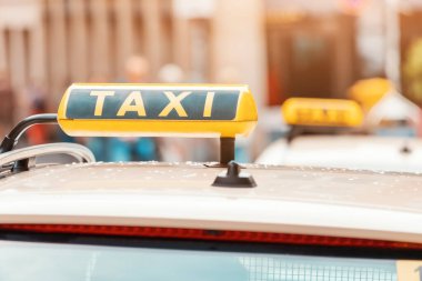 Şehirde taksiyi bireysel taşıma olarak kullanacağız. Akıllı telefon uygulaması üzerinden seyahat için hareketlilik, trafik sıkışıklığı ve fiyatlar
