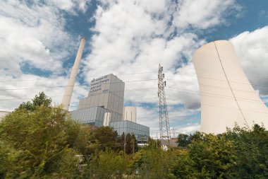 27 Temmuz 2022, Munster, Almanya: Steag elektrik ve enerjik sanayi santrali boruları ve altyapı