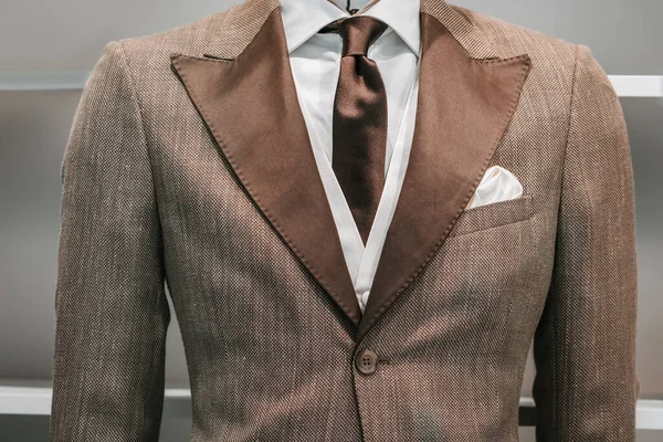 Vestito Uomo Con Cravatta Manichino Negozio Costoso Elegante — Foto Stock