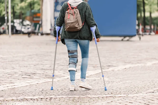 Person Walks Special Bandage Fixing Knee Joint Rehabilitation Surgery Meniscus — Stock Photo, Image
