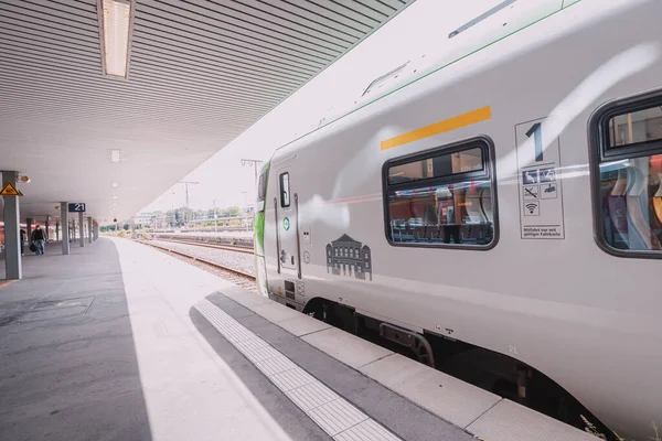 Juli 2022 Munster Tyskland Järnvägsplattform Med Ett Modernt Höghastighetståg Som — Stockfoto