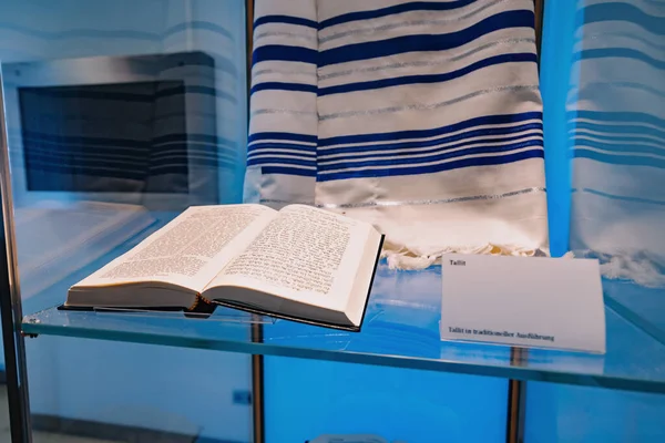 July 2022 Essen Germany Tallit Traditional Jewish Cover Praying Torah — Stock Photo, Image