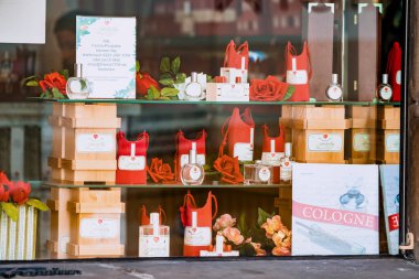 29 Temmuz 2022, Köln, Almanya: Farina odecologne tarihi parfüm suyu müze dükkanında satıldı