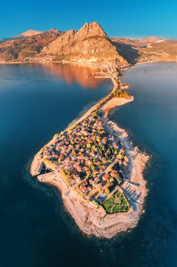 Egirdir Gölü 'nün hava günbatımı manzarası. Türkiye 'nin doğal harikaları ve simgeleri