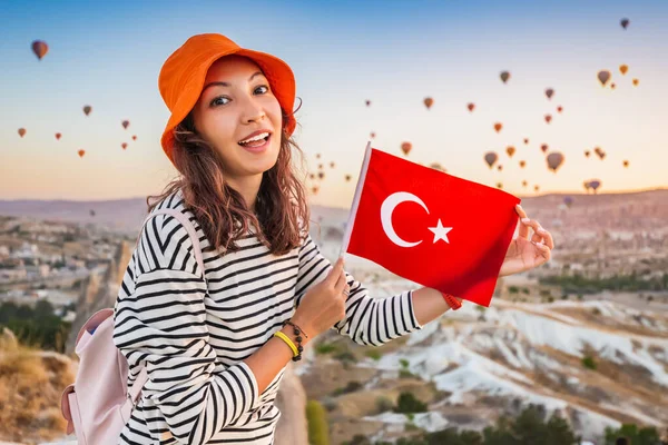 Young Girl Traveler Turkish Flag Viewpoint Admires Grandiose Landscape Many — Stock Photo, Image
