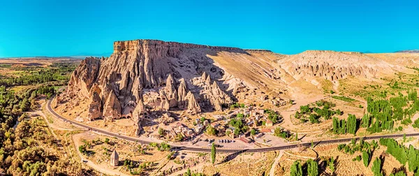 Flygfoto Panoramautsikt Över Cappadocia Natursköna Landskap Och Asfalterad Väg Bilresa — Stockfoto