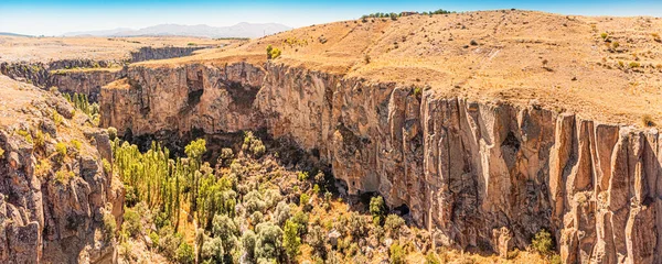 Letecký Pohled Oblíbenou Destinaci Cappadocia Turecko Údolí Ihlara Hlubokou Soutěskou — Stock fotografie