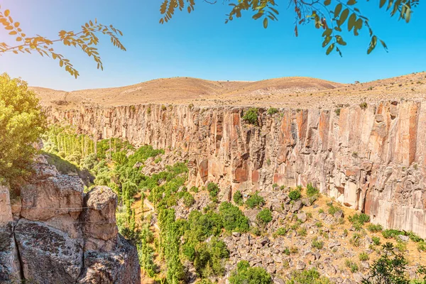 卡巴多西亚和土耳其著名而受欢迎的旅游胜地是有着深谷和陡峭山崖的Ihlara山谷 那里有远足的小径 — 图库照片