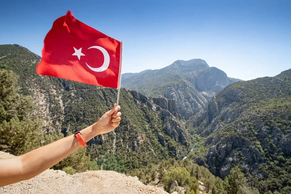 Вид Горный Каньон Манастир Турецкий Флаг Руке — стоковое фото
