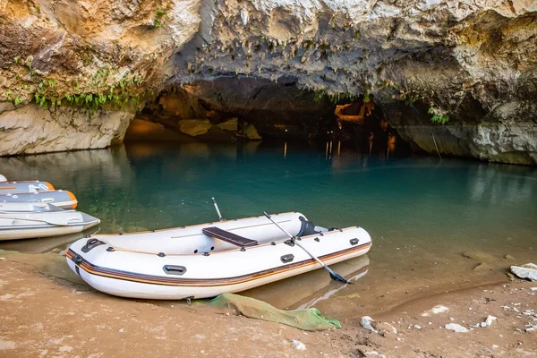 Utflykt Turist Båtar Vid Altinbesik Grotta Taurusbergen — Stockfoto