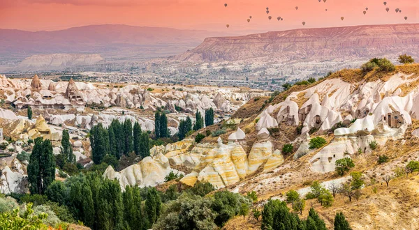 Galamb Völgy Cappadocia Elfogták Minden Szépségét Színes Hőlégballonok Pont Horizont — Stock Fotó