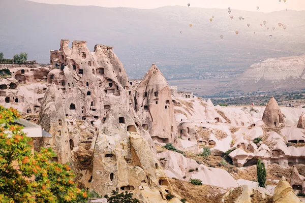 Carved Cave Town Cappadocia Showcases Its Unique Architecture Colorful Hot — Stock Photo, Image