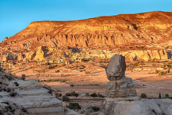 Vista Una Formación Geológica Escénica Mesa Montaña Mesa Capadocia Turquía — Foto de Stock