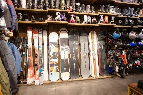 Сентября 2022 Анталья Турция Спортивные Сноуборды Лыжи Продаются Магазине Фитнес — стоковое фото