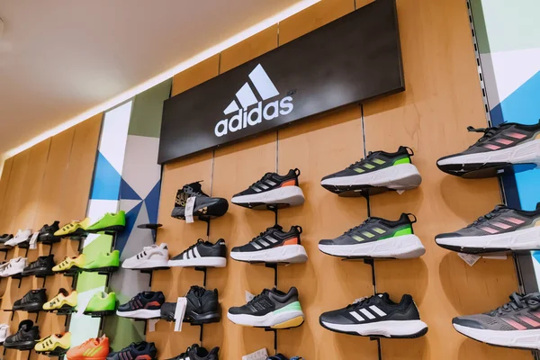Сентября 2022 Анталья Турция Спортивная Обувь Adidas Продажи Фитнес Магазине — стоковое фото
