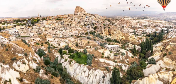 Image Cappadocia Pigeon Valley Looming Uchisar Castle Exudes Serene Grandeur — Stock Photo, Image