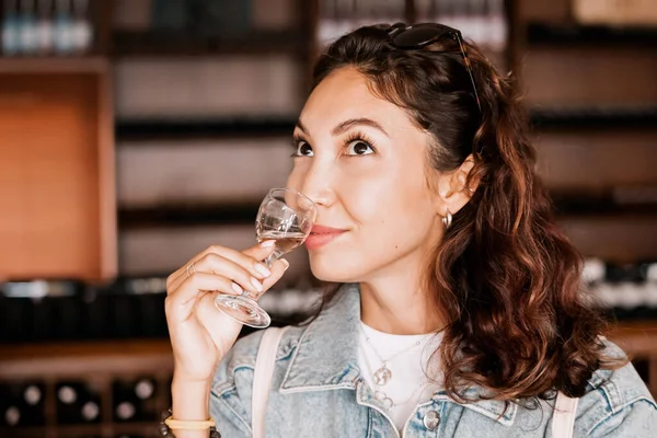 Beautiful Woman Takes Moment Savor Taste White Wine Sample Winery — Stock Photo, Image