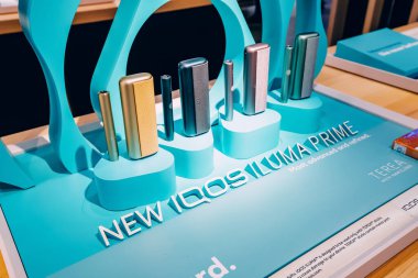 20 Ocak 2023, Dubai, BAE: Dükkanda elektronik sigara