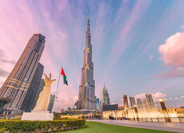 Stycznia 2023 Dubaj Zjednoczone Emiraty Arabskie Ludzie Turyści Spacerujący Promenadą — Zdjęcie stockowe