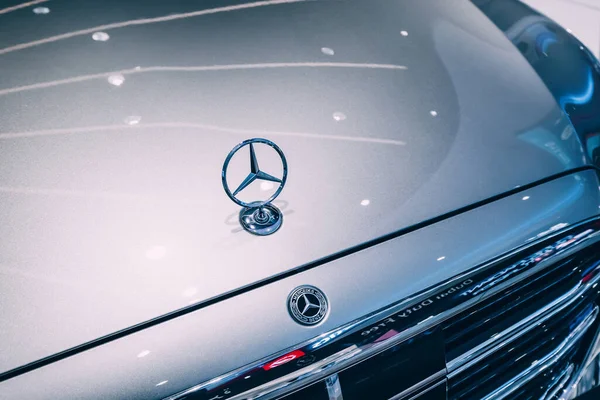 Januari 2023 Dubai Förenade Arabemiraten Mercedes Benz Logotyp Framsidan Lyxig — Stockfoto