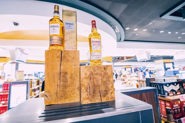Ledna 2023 Dubaj Sae Dewarova Míchaná Skotská Whisky Prodej Letištní — Stock fotografie