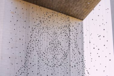 15 Ocak 2023, Abu Dabi, BAE: Birleşik Arap Emirlikleri Şeyhi 'nin portresiyle birlikte kurucular anıtı