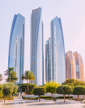 15 Ocak 2023, Abu Dabi, BAE: Etihad gökdelenli oteller, ofisler ve konut binaları. Gayrimenkul ve simgeler