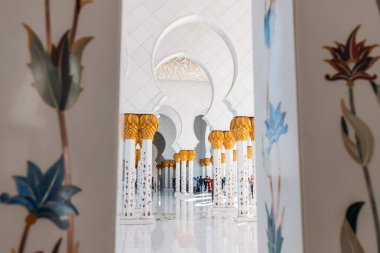 15 Ocak 2023, Abu Dabi, BAE: Şeyh Zayed Büyük Camii 'ndeki mimari kemerler sanat, kültür ve maneviyatın mükemmel dengesini somutlaştırıyor.