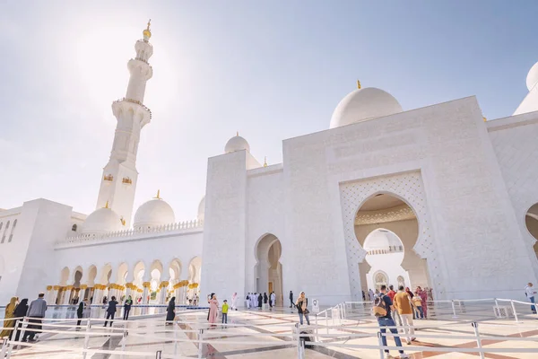 Gennaio 2023 Abu Dhabi Emirati Arabi Uniti Gruppo Eterogeneo Visitatori — Foto Stock