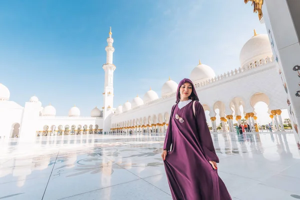 Janeiro 2023 Abu Dhabi Emirados Árabes Unidos Serenidade Grande Mesquita — Fotografia de Stock