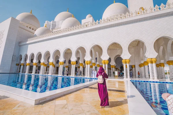 Gennaio 2023 Abu Dhabi Emirati Arabi Uniti Arabo Visitatori Che — Foto Stock