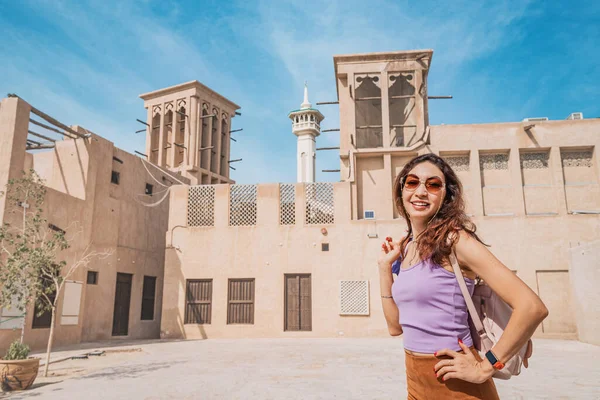 지구와 지역의 관광객 아랍에미리트의 역사적 — 스톡 사진