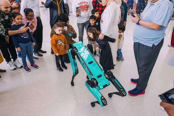 January 2023 Dubai Uae Parents Equally Impressed Advanced Technology Robotic — Stock Photo, Image