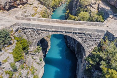 Antalya bölgesindeki Tazi Kanyonu 'nda Koprulu antik köprüsü